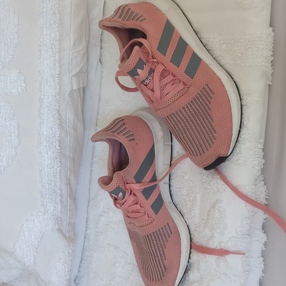 Pink/Coral Adidas Women’s 8.5 - Picture 2 of 5